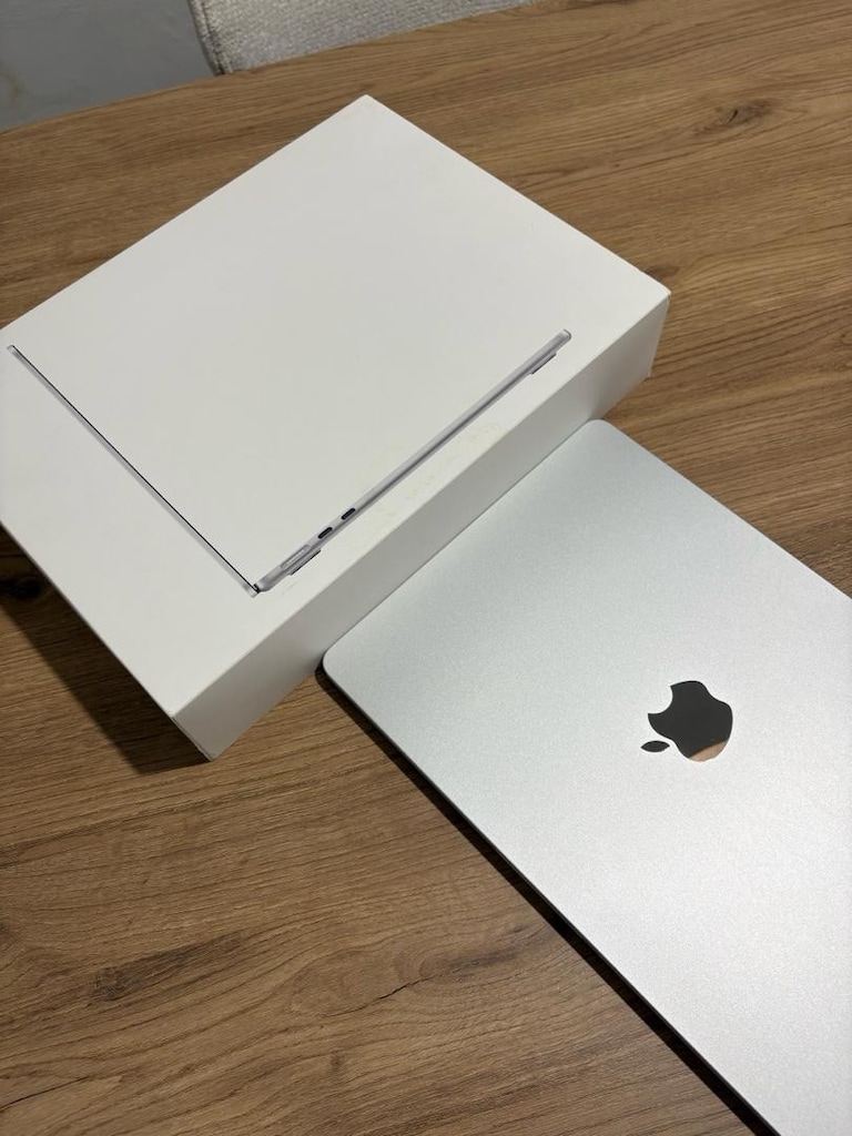 Apple MacBook Air M4 256 GB + 16 GB RAM - 6