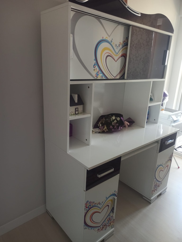 Çok Temiz Çalışma Masası (130*190)- Kitaplıklı ve Dolaplı - 2