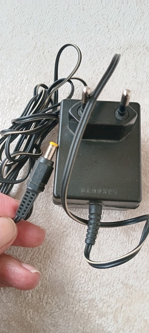 Sony orijinal şarj aleti 9V - 2