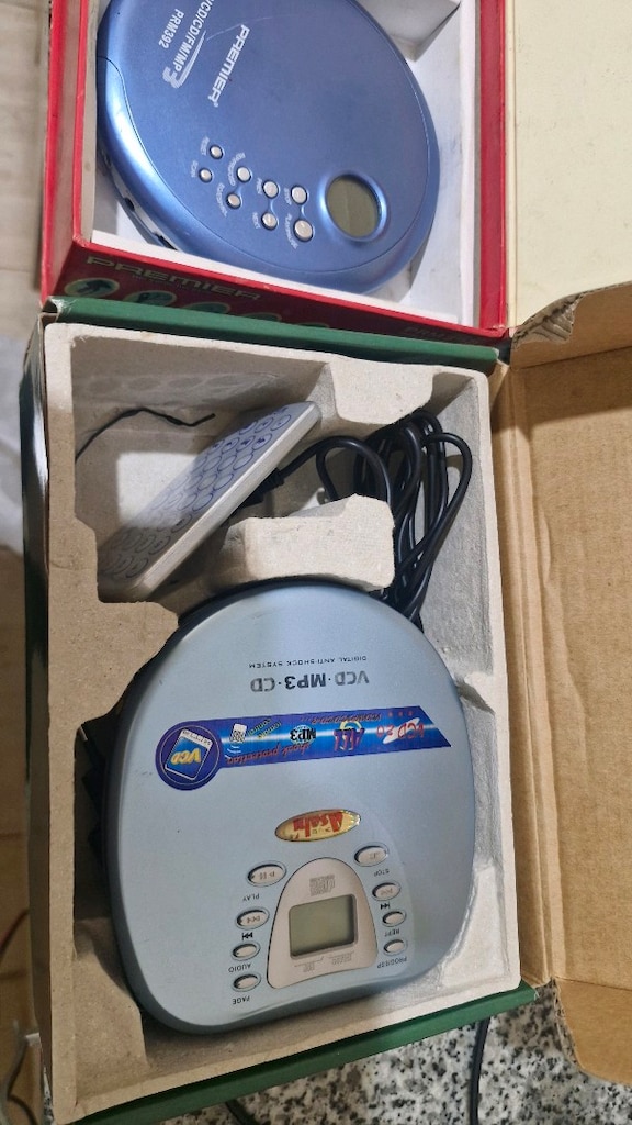 2 adet discman,kutusunda. - 3