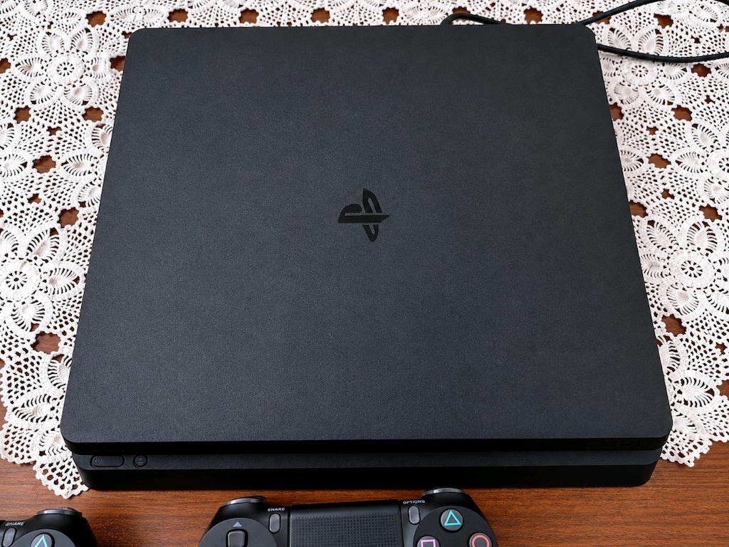 PS4 500 GB + 2 Kol + Uncharted 4 Oyunu - 2