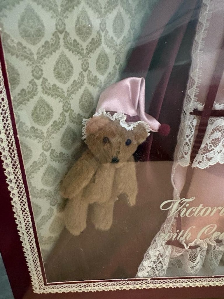 Victorian Barbie with Cedric Bear bebeği - 4