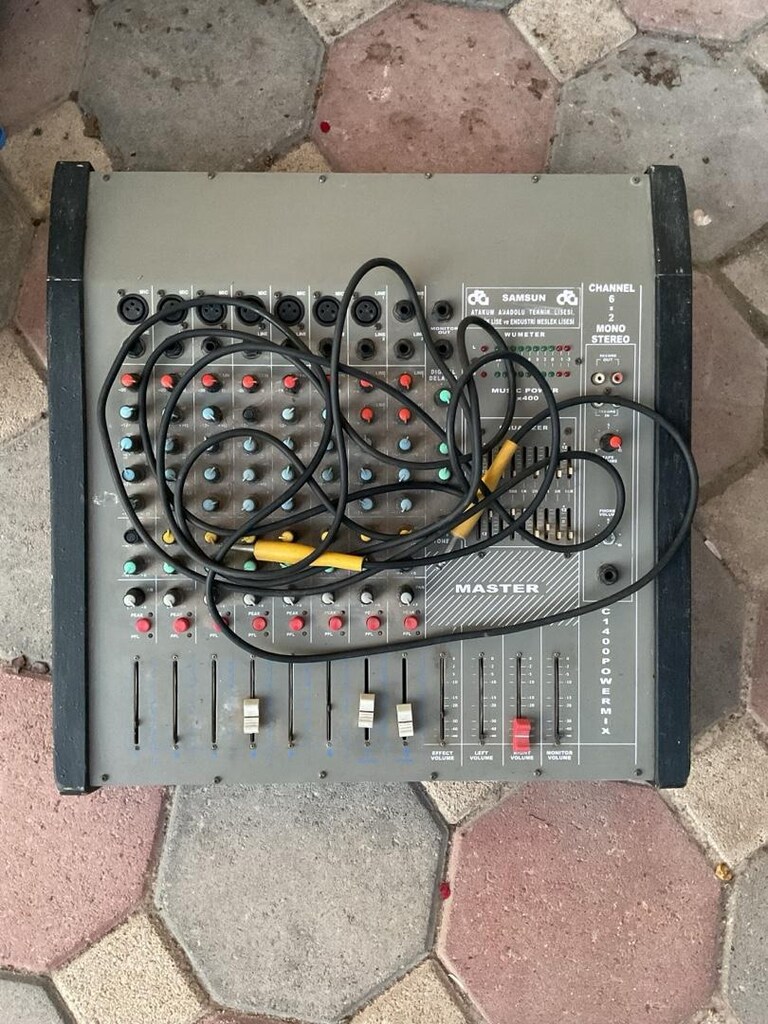 Dynacord Powermate 1400 W Mikser - 4