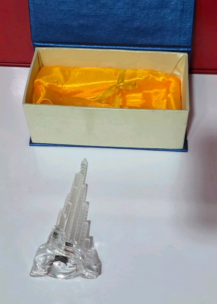 Kristal ışıklı Burç Halife Burj Khalifa. Sıfır kutusunda. Adet fiyatı - 11