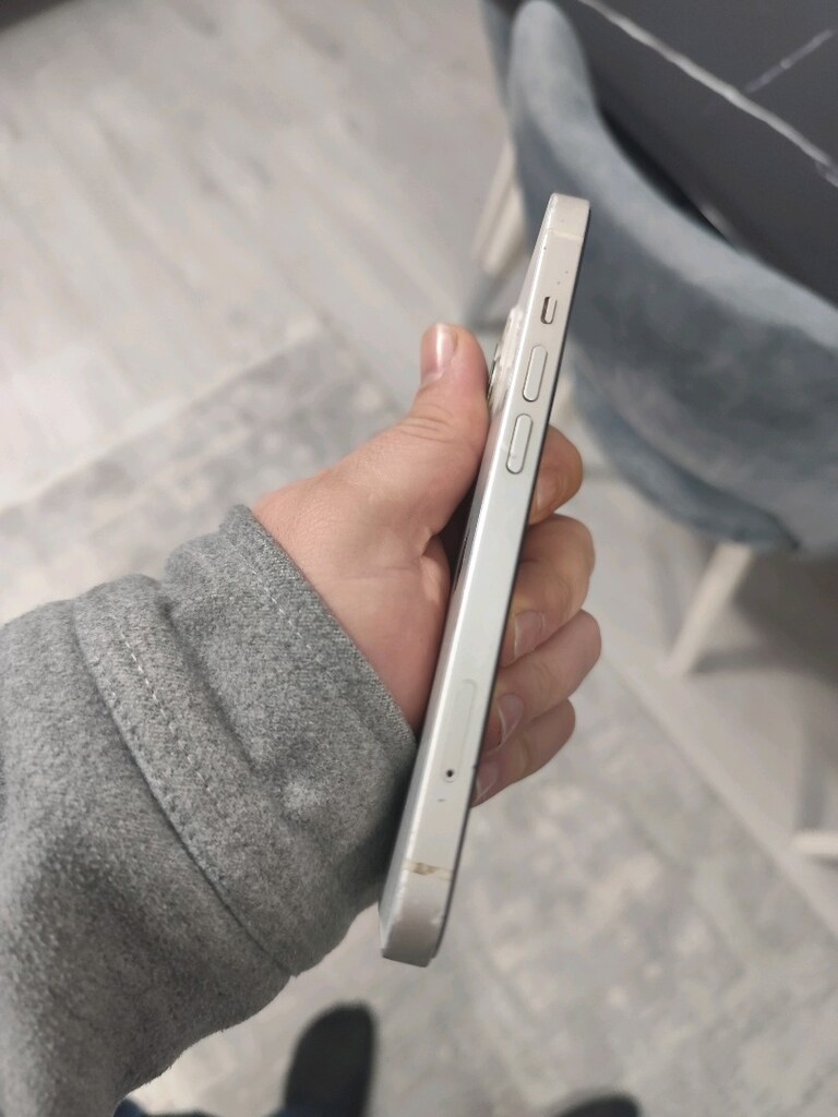 iPhone 13 - 4