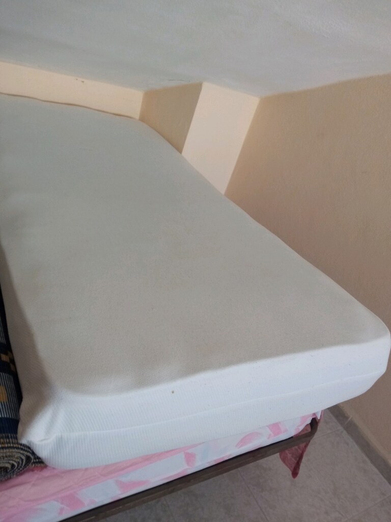 tek kişilik yaylı yatak etiket lekesi var - 2