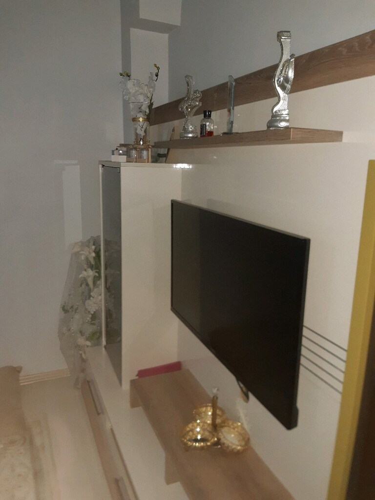 Satılık TV ÜNITESI Led mevcuttur kırık çatlak yok - 4