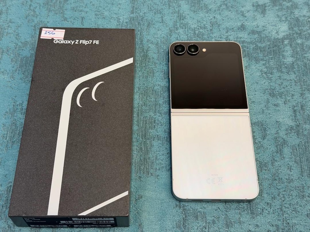 Samsung Z Flip7 FE 256GB 15 ay Samsung TR garantili hatasiz - 4