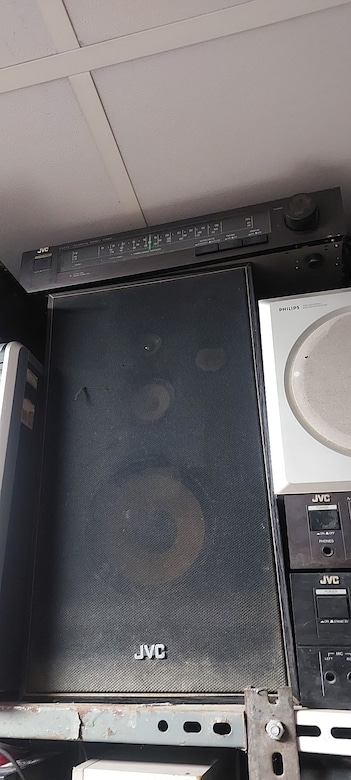 JVC MÜZİK SETİ PLAK HARİÇ HERŞEYİ VAR DENER ALIRSINIZ 3000TL. - 3