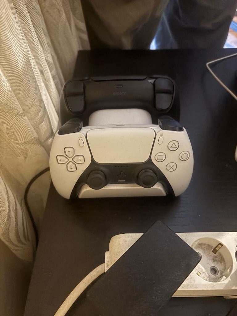Playstation 5 + Oyuncu Kulaklığı + Şarj İstasyonu + 2 Kol - 2