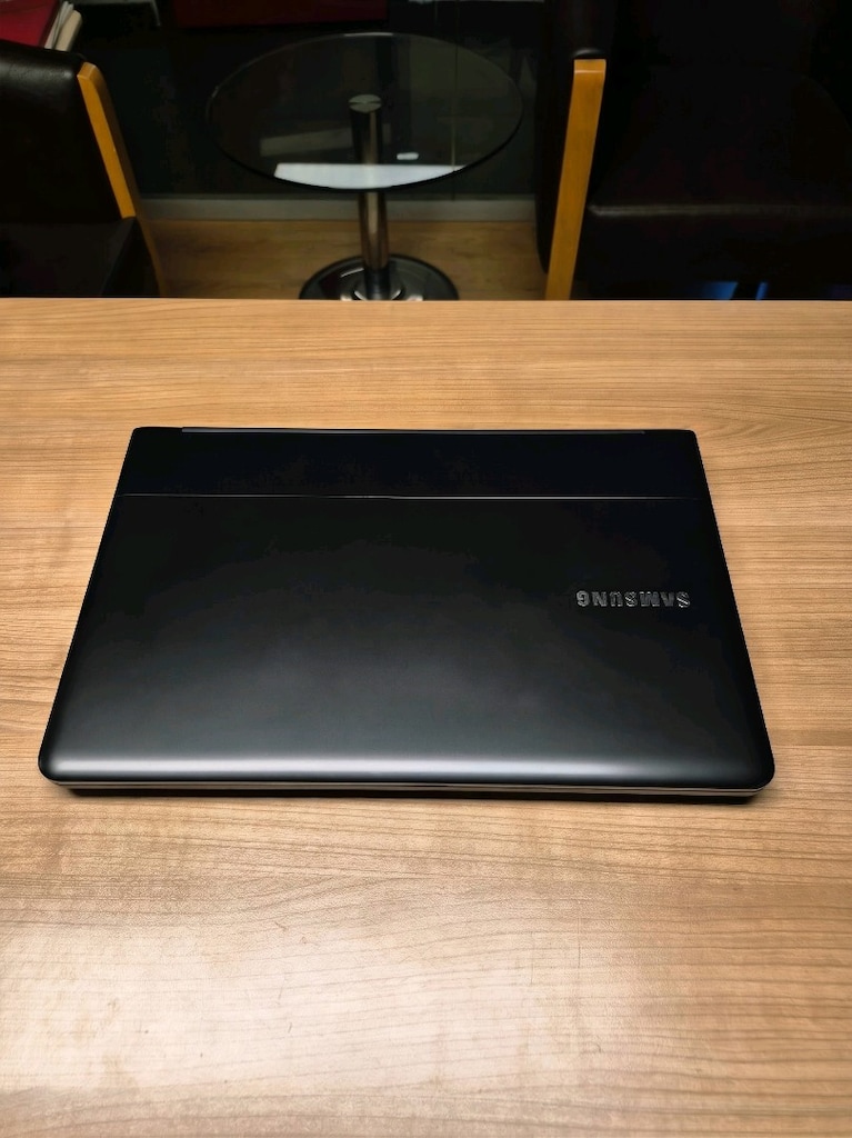 Laptop SAMSUNG i5 İşlemci 17.3 inç Dev Ekran 12GB Ram SSD Pili Sağlam - 7