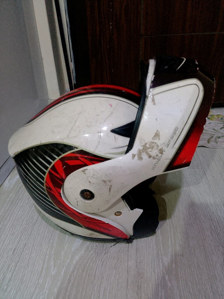 oyuncak parasına iki adet motorsiklet kaskı - 6
