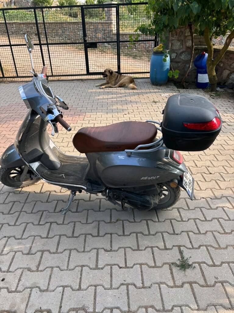 revolt rs6 125 cc scooter - 5