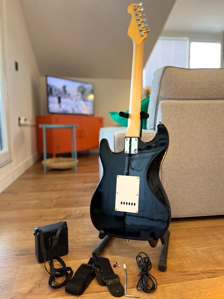 FULL SET STRAT KASA ELEKTRO GİTAR, PİLLİ AMFİ, KEMER, KABLO vs - 10