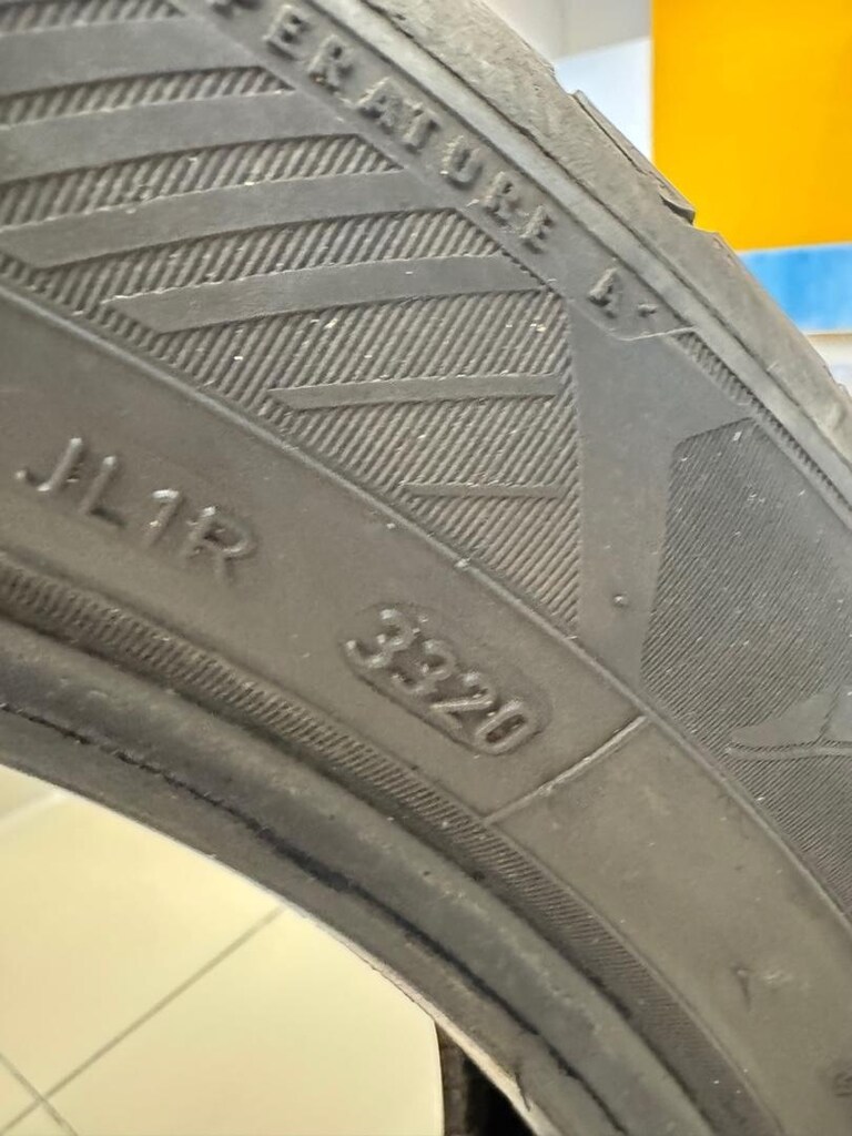 GOODYEAR 205 55 17 R - 2