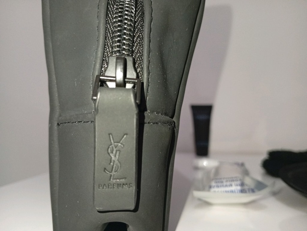 Yves Saint Laurent Myslf Orijinal Yandan Tutmalı Çanta ve Ürünler — görsel 3/8