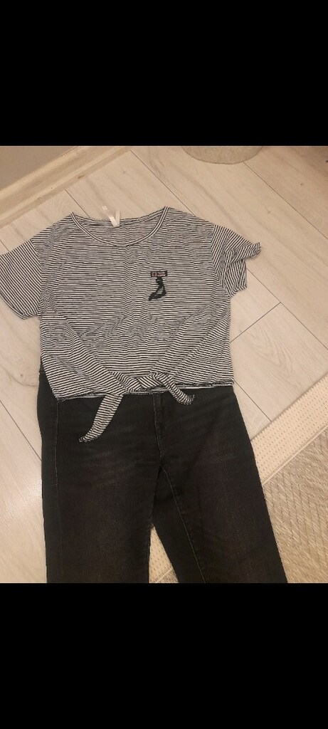 Buluz mını boy kot pantolon üzerine cok şık duruyor 38 beden