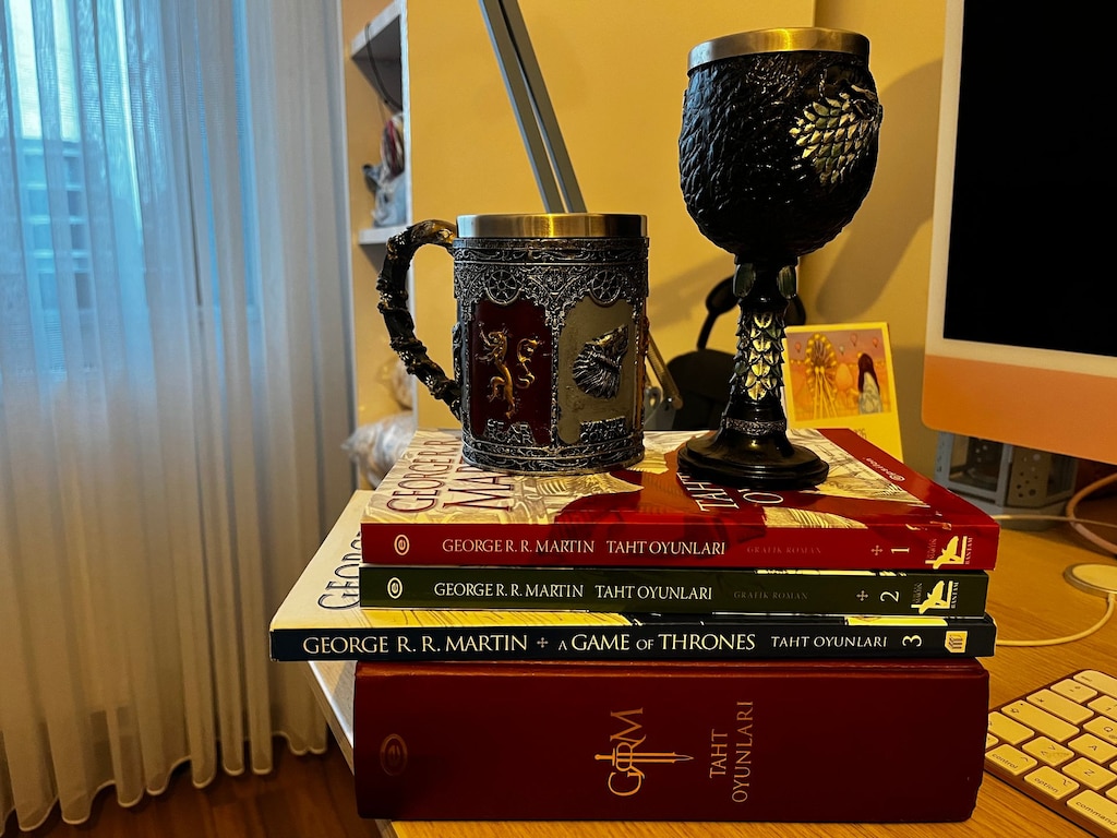 Game Of Thorones Koleksiyon Seti (Kitap ve Kupa)