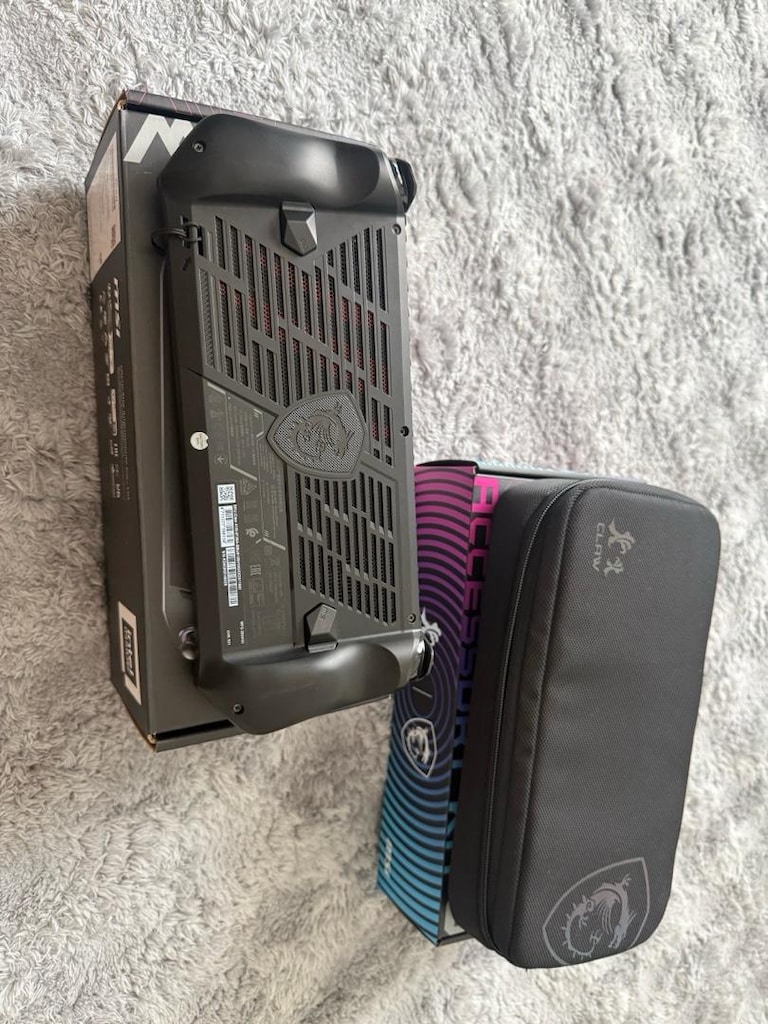 MSI CLAW MS 1t4 - 4