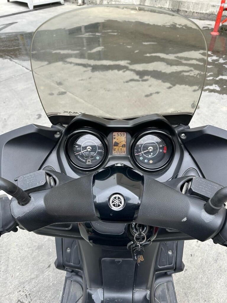 YAMAHA XMAX 250 - 12