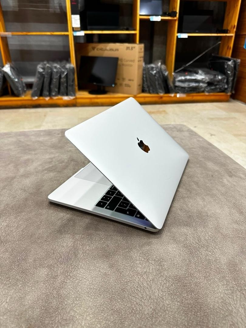 MacBook Pro Taucbarlı - 11