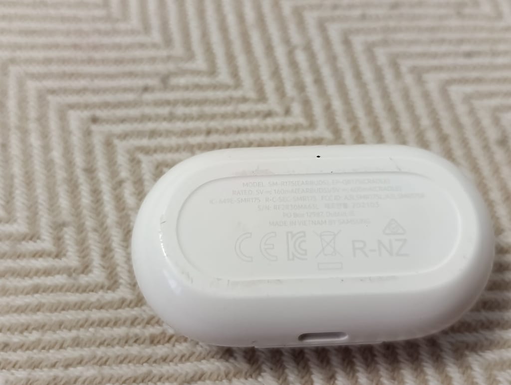 Samsung Galaxy Buds + (SM-R175) Şarj Kutusu Beyaz - 3