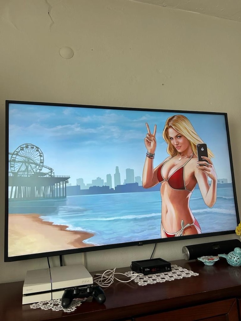 PS4 iki kol ve içinde oyunlar yüklü - 3