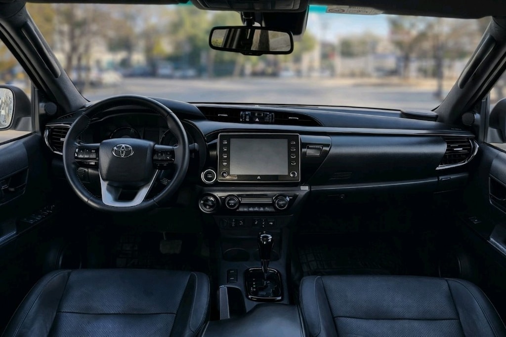 2023 Model HİLUX 2.4 - 4X4 Invincible - JBL - Servis Bakımlı - 5
