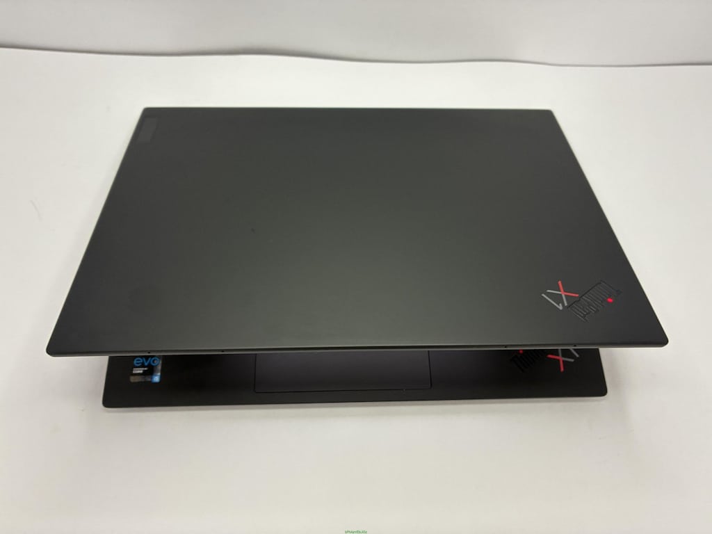 THİNKPAD X1 CARBON İ5 11. NESİL 16 GB RAM 256 M2SSD - 10
