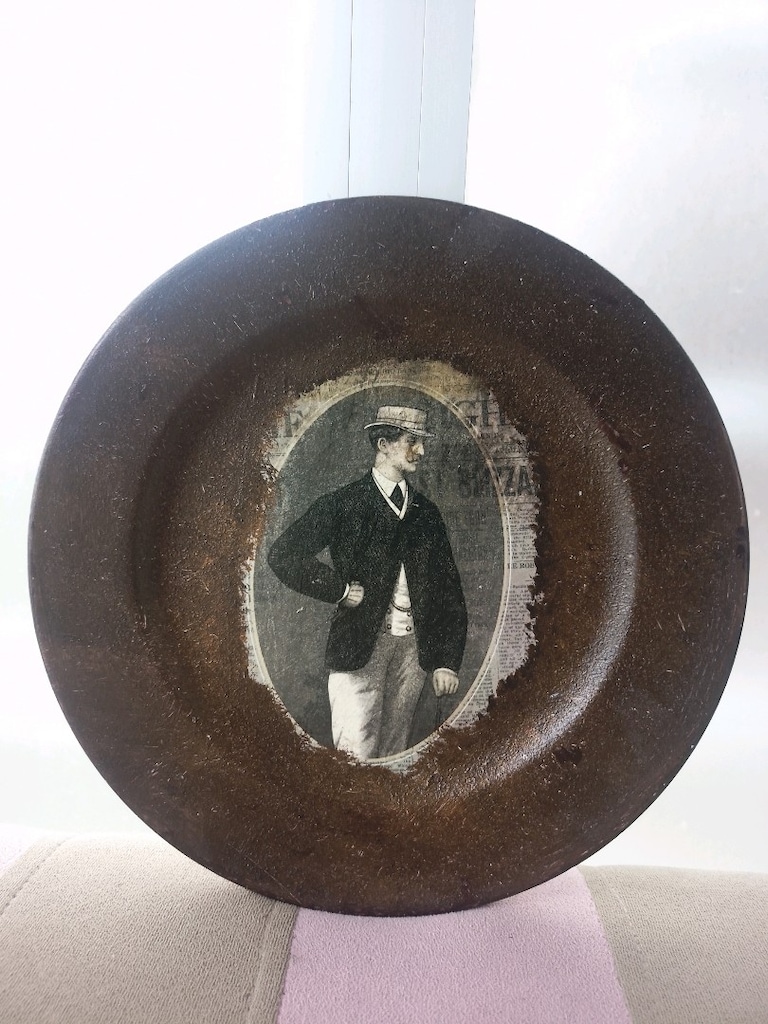 1900 lu yillar beyefendi kostum figurlu tabak obje