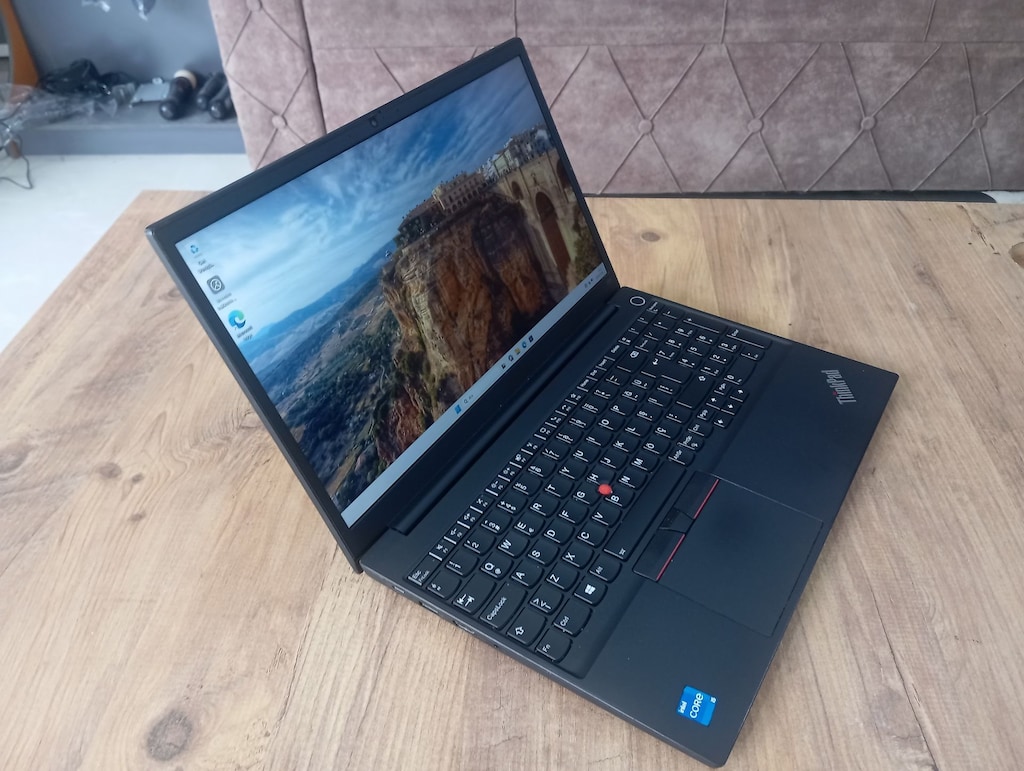 LENOVO THİNKPAD İ5 İŞLEMCİ 11.NESİL-8GB RAM 256 GB SSD - 2