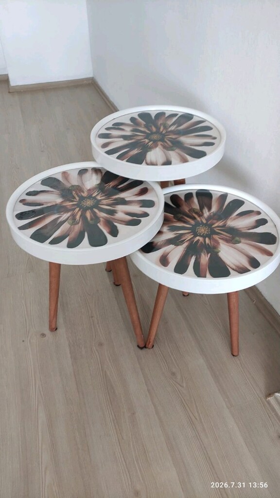 3 masa ve 2 küçük sandalye - 3