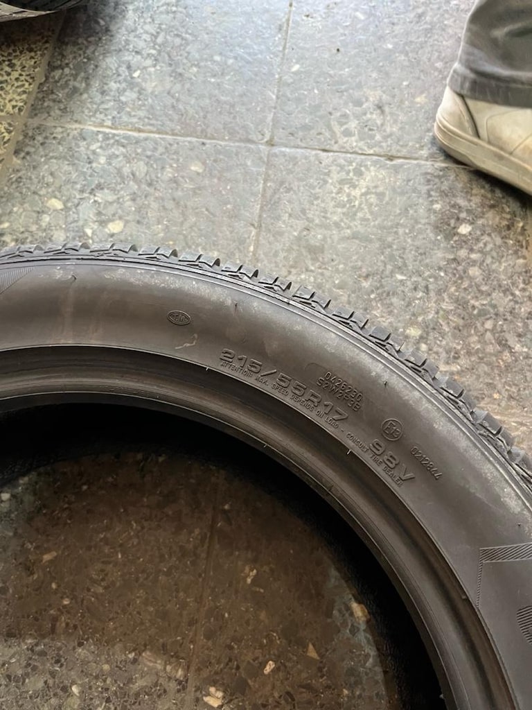 215 55 17. Kışlık Goodyear Tarıh 2024 sonu daha çizgileri duruyor - 4