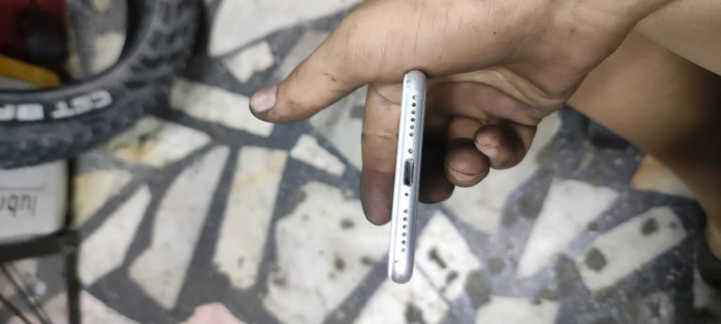 iPhone 8 - 7