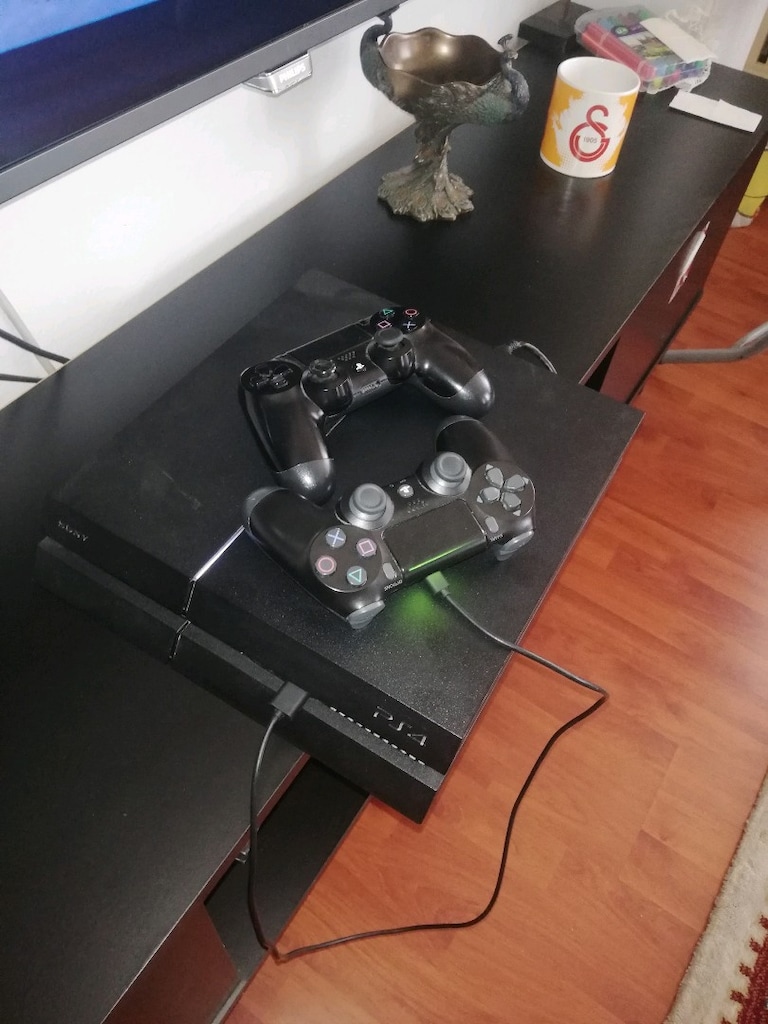 Playstation 4 - 3