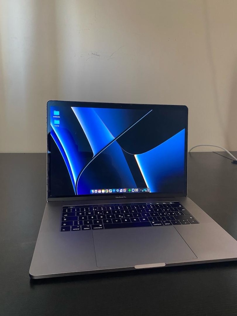 Apple MacBook Pro 15” (2017) | Touch Bar | i7 | 16 GB RAM - 2