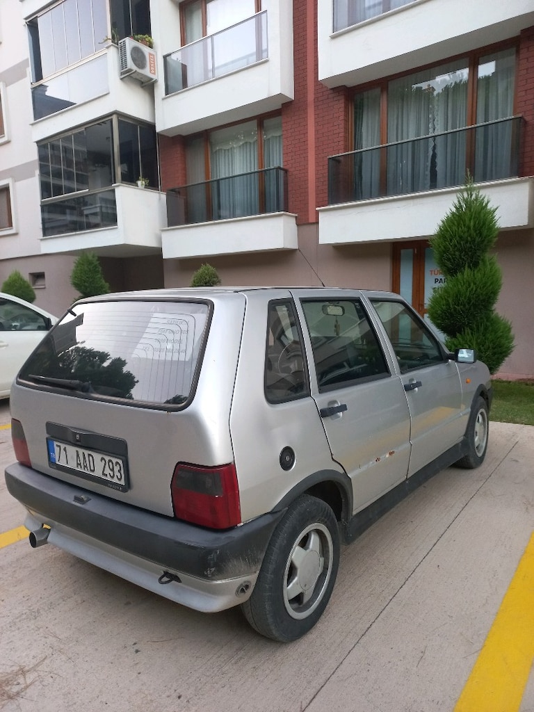 Fiat Uno 70S - 12