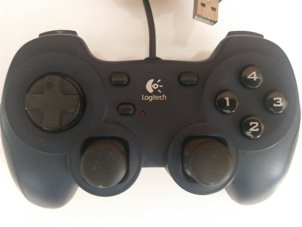 Logitech Dual Action Gamepad USB Game - 8