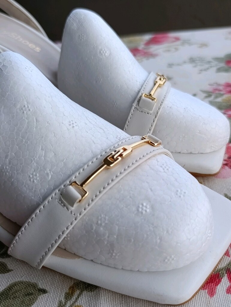PodyShoes beyaz küt burunlu tokalı topuklu sandalet - 5