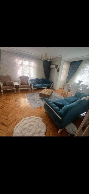 Acil Satılık Komple Avangart koltuk -Gümüşlük-Tv ünitesi-Yemek Odası