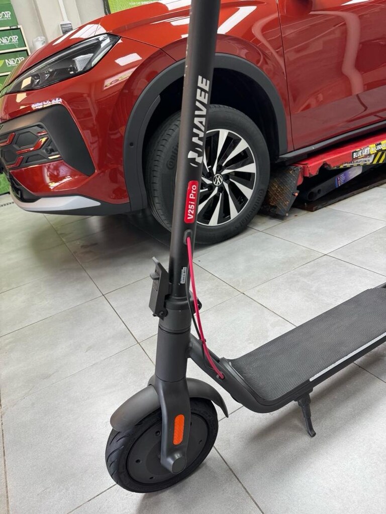 NAVEE V25i Pro 600 W 25 km Menzil Elektrikli Scooter Siyah - 2