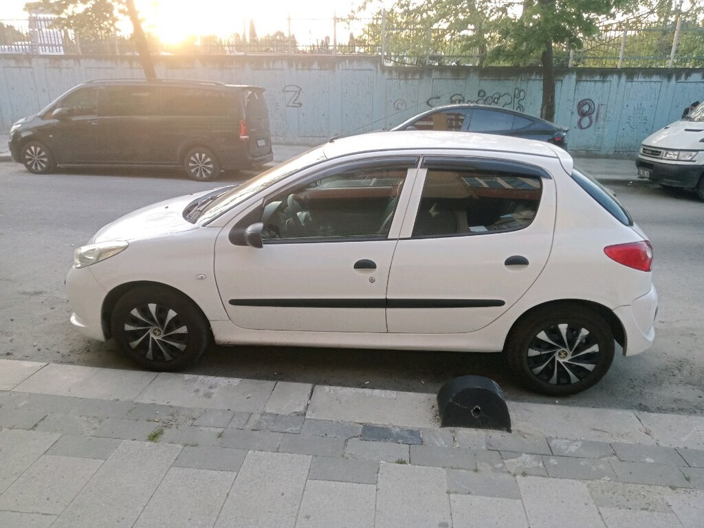 Peugeot 206+ 2011 model 274.000 km - 3