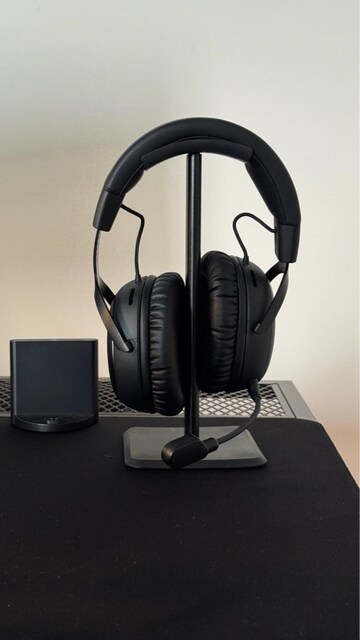* HyperX Cloud III kulaklık