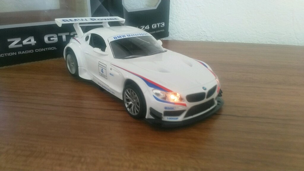 UZAKTAN KUMANDALI BMW Z4 SPOR ARABA - 2