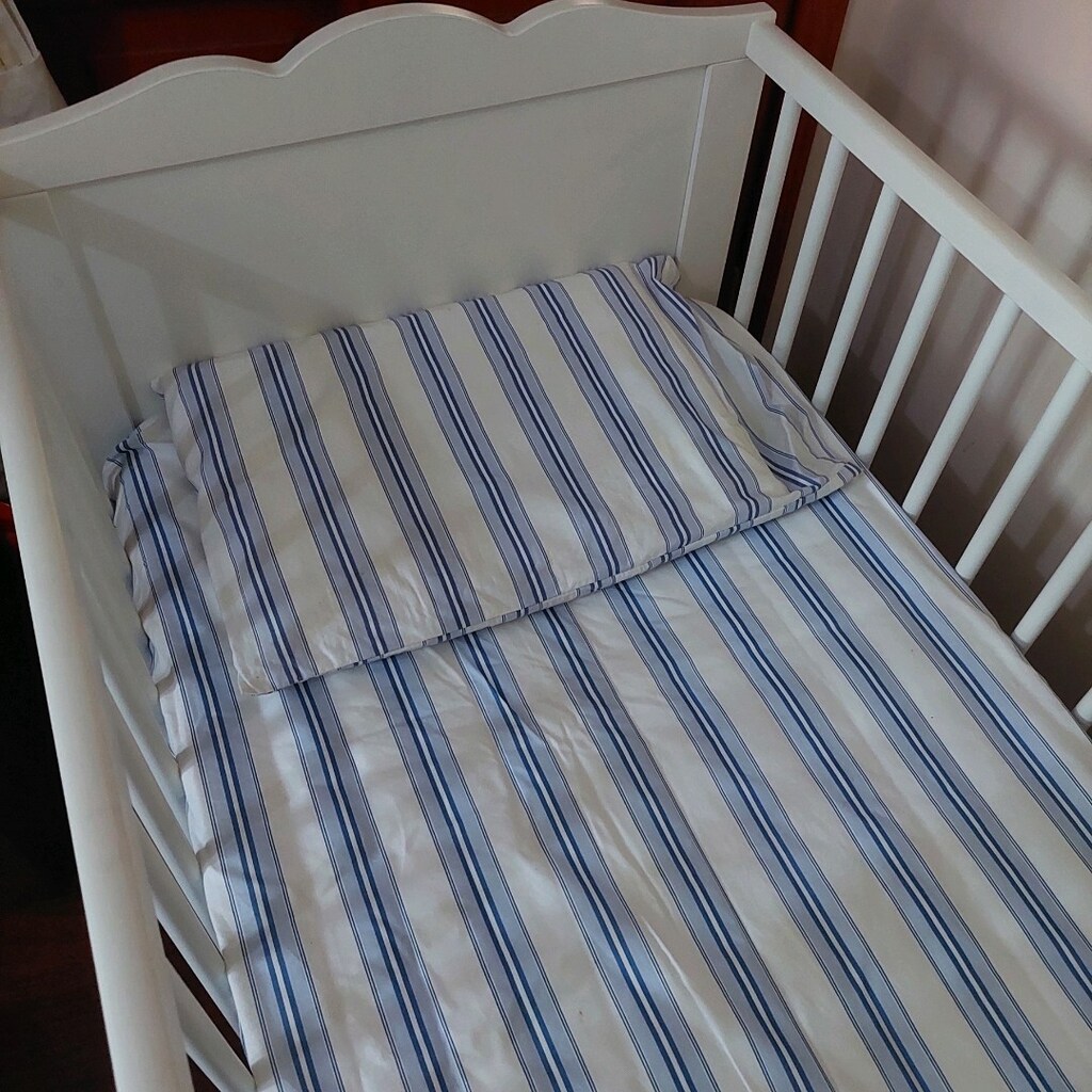 ikea bebek karyolasi +yatağı +yatak koruyucu alezi +yastık +yan minder - 6