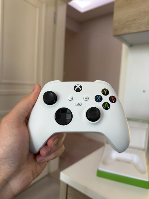 Xbox 9. nesil gamepad robot white