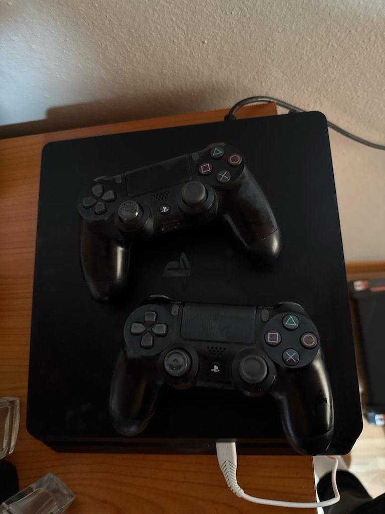 PlayStation 4 - 2