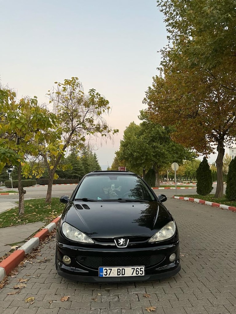 Siyah Hatchback Araba - 8