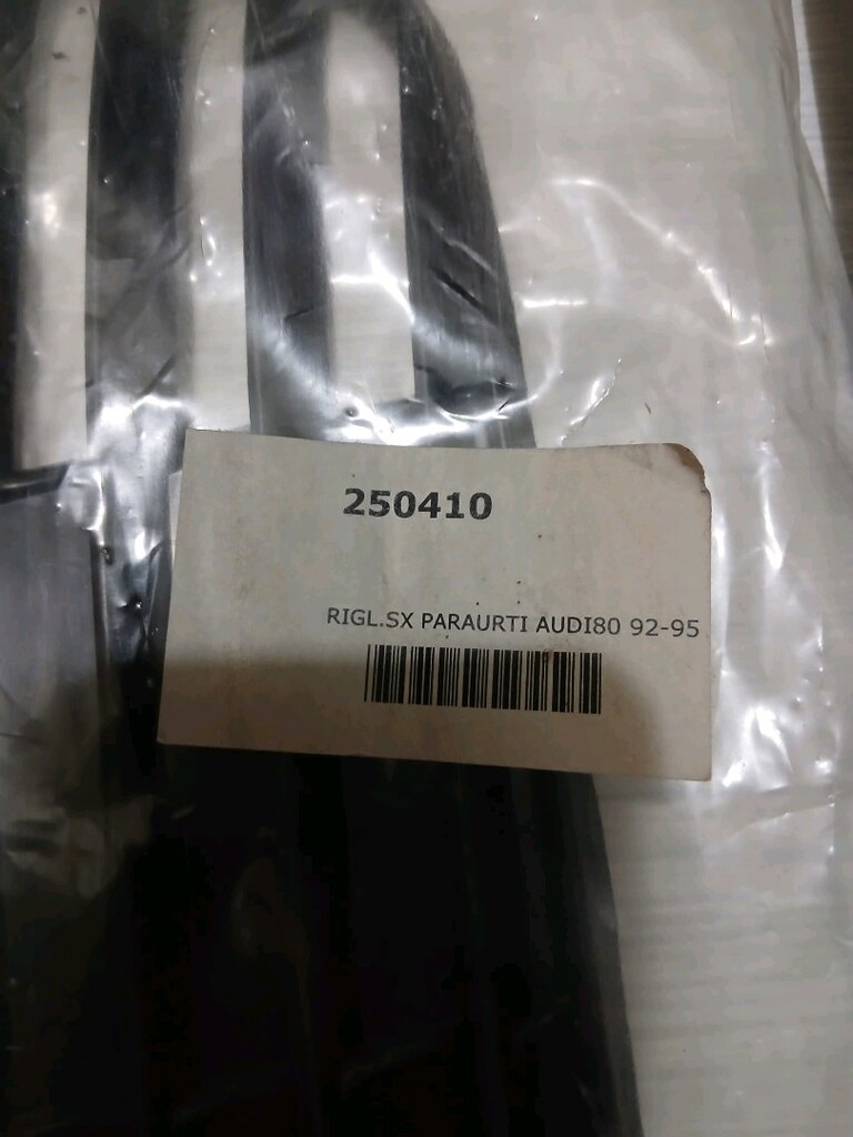 Audi 80 B4 ön tampon orta panjur - 2