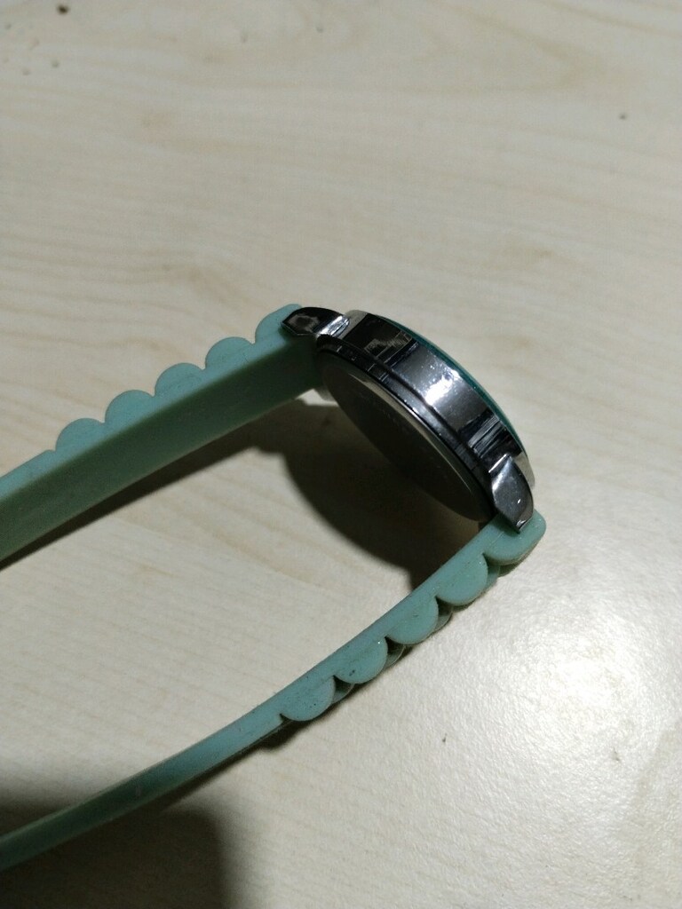 TEMİZ COLİSEUM MARKA SİLİKON KORDONLU KOL SAATİ - 5